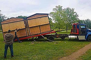 Baviator Kiosk transport unloading flatbed truck